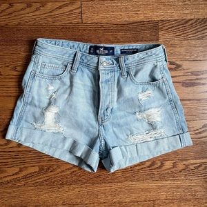 Hollister high-rise boyfriend Jean shorts. Size 5
